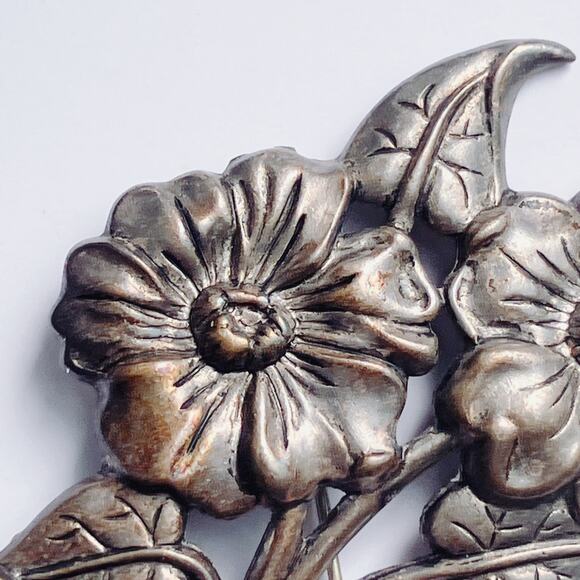 Vintage 1930s Brooch Sculptural Floral Signed U Silver Tone Pin - Picture 4 of 9